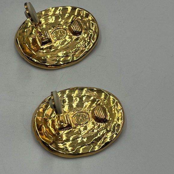 Elizabeth Taylor Rare Vintage Estate Signed AVON 1.5" 1993 Clip Earrings - Picture 10 of 14